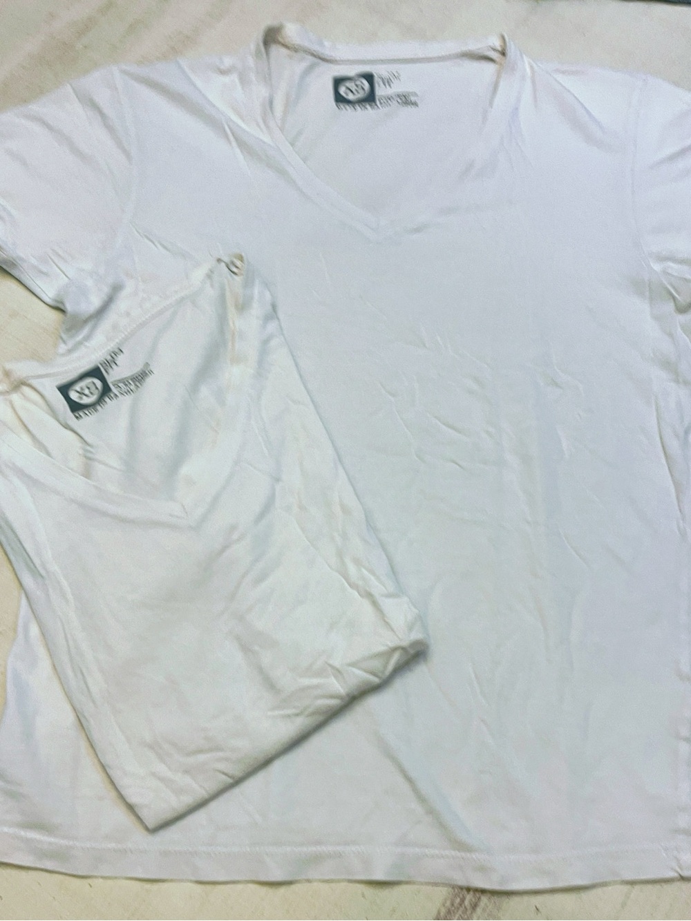 2  XS White Mens V-Neck Tees